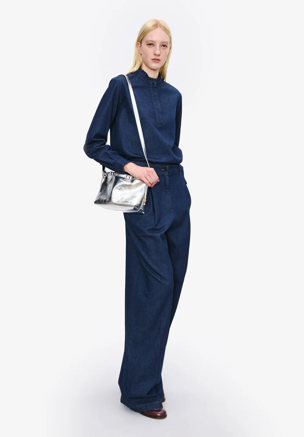 Blouse with ruffled collar - BoUvy