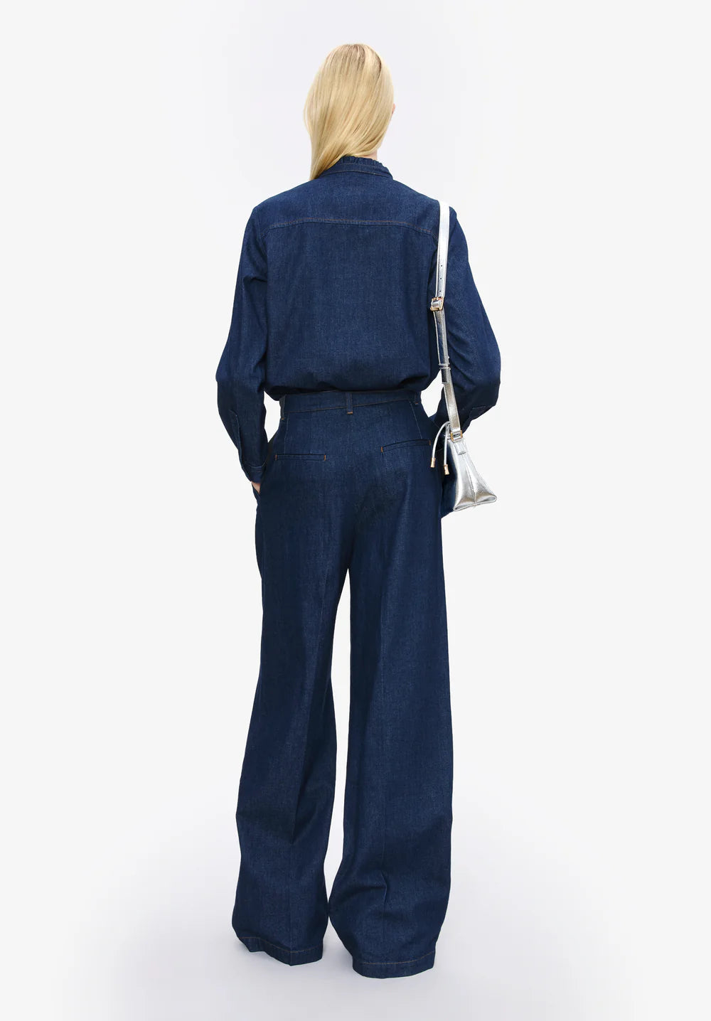 Blouse with ruffled collar - BoUvy