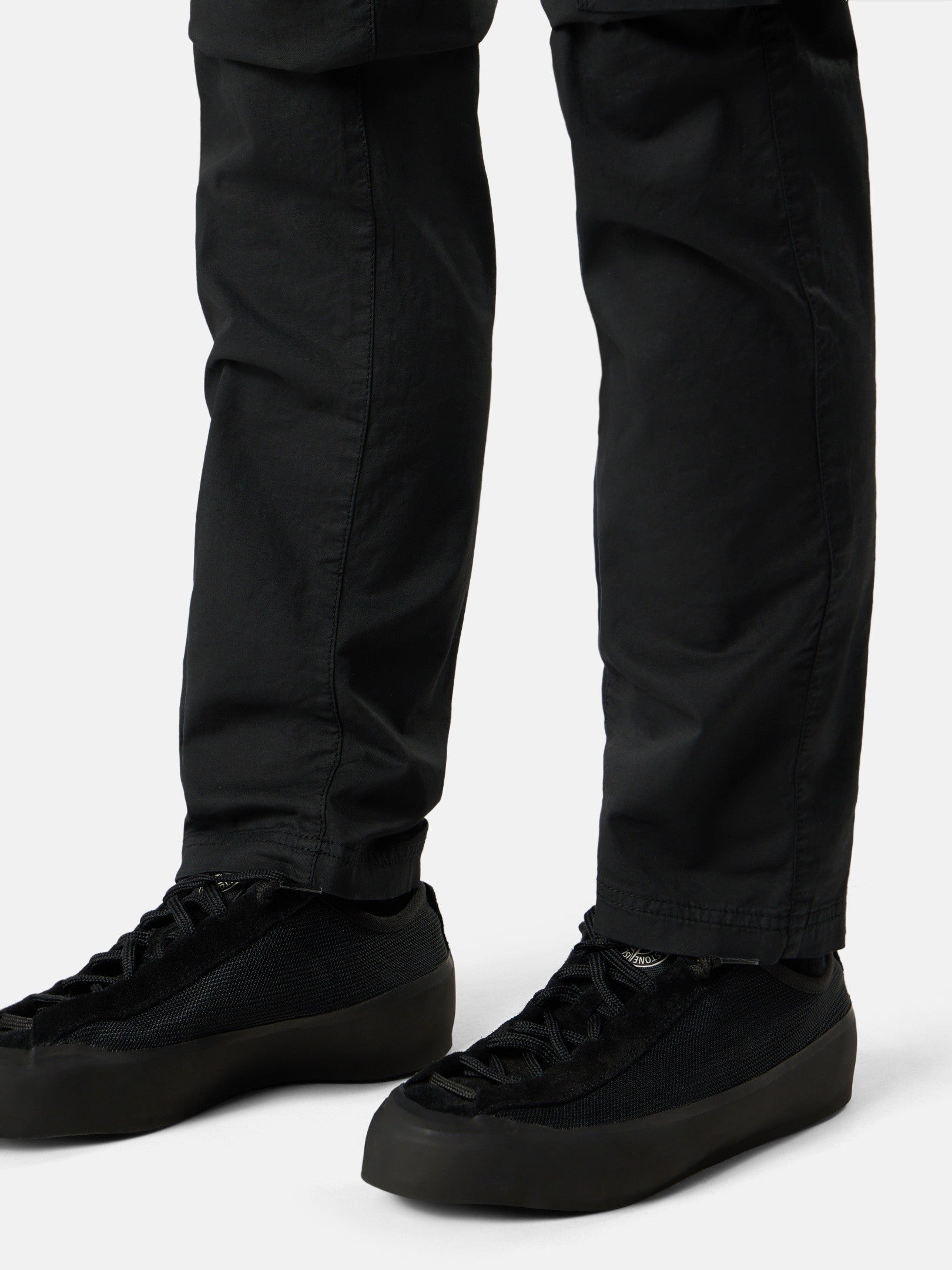 Regular-tapered-fit cargo trousers - BoUvy