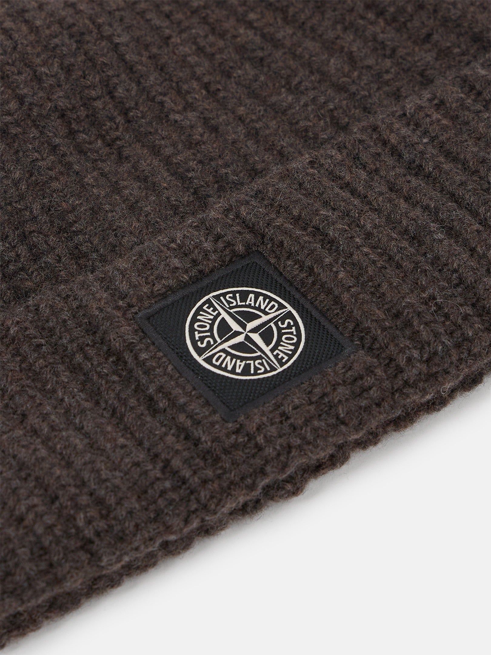 Ribbed knit beanie with Compass logo patch - BoUvy
